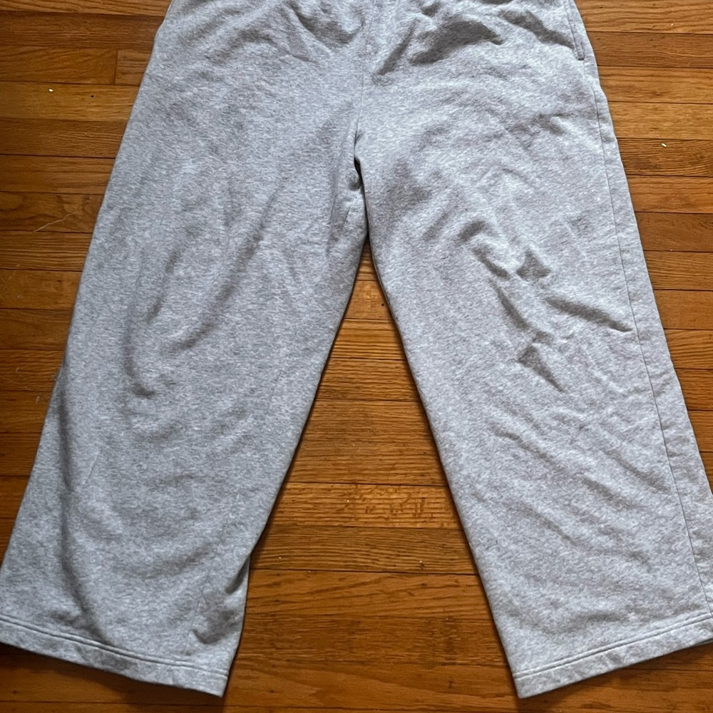 No Boundaries Soft Gray Fleece Garment

fits m or l
baggy